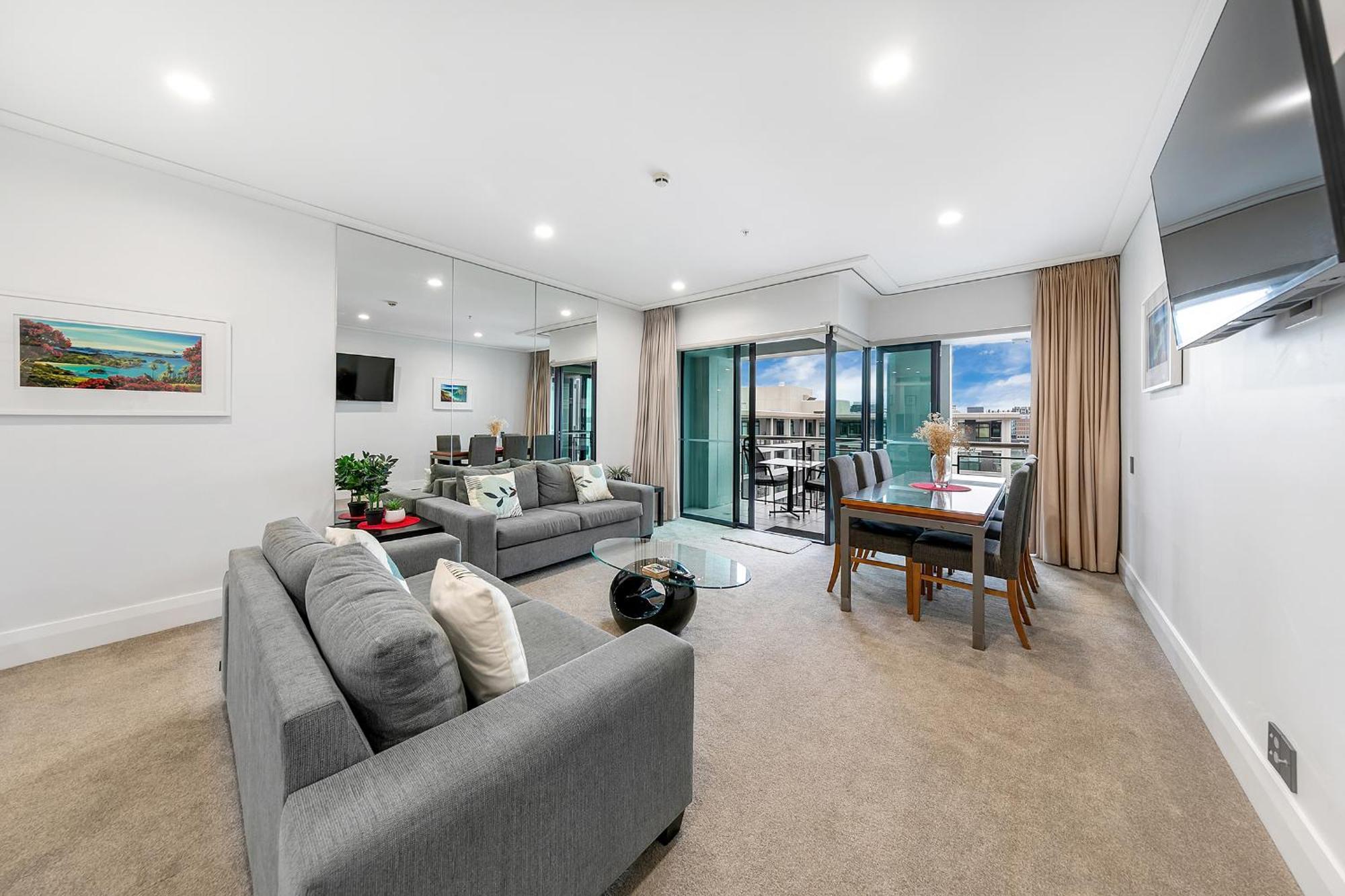 Sophisticated Spacious W Stunning Harbour View Auckland